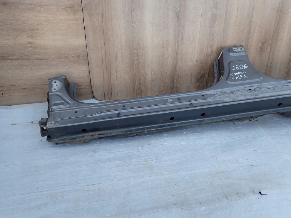 TOYOTA VERSO 09-18 PRÓG LEWY 1G3 2/8