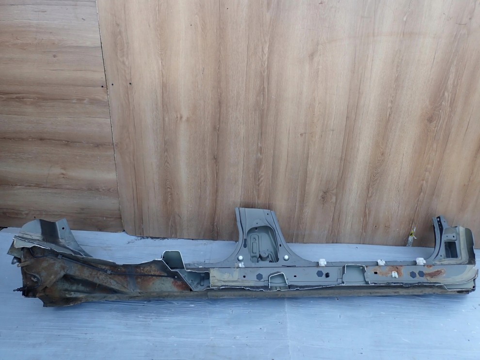 TOYOTA VERSO 09-18 PRÓG LEWY 1G3 4/8