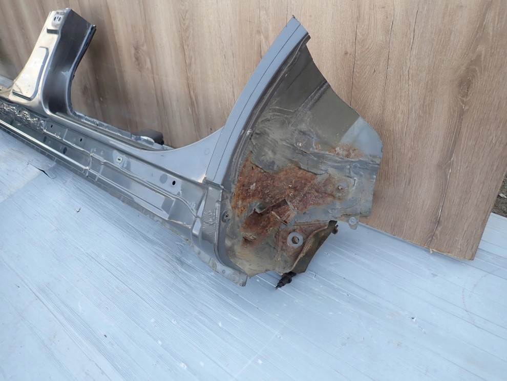 TOYOTA VERSO 09-18 PRÓG LEWY 1G3 8/8