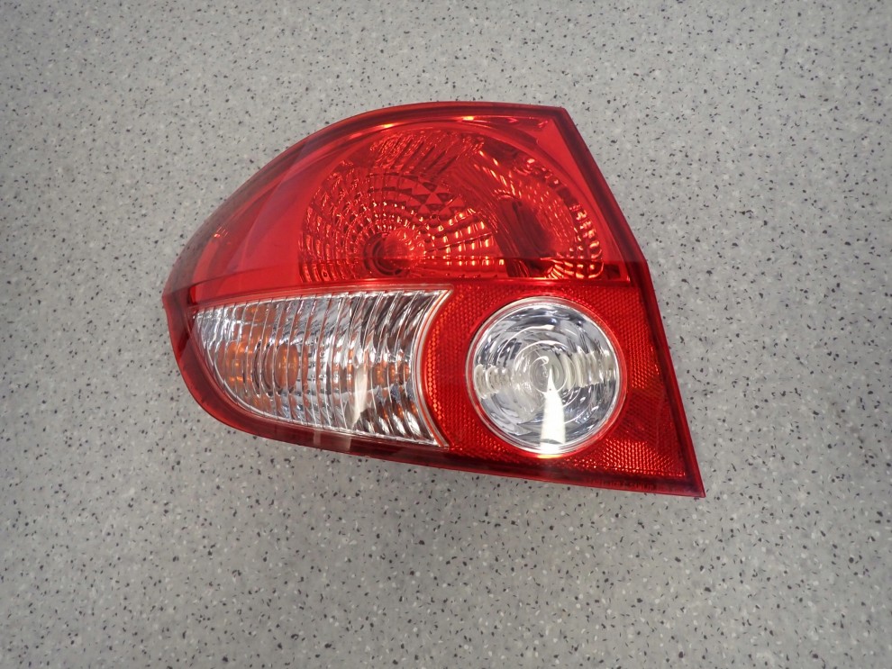 HYUNDAI GETZ 02-05 LAMPA TYLNA LEWA USZKODZONA 1/7