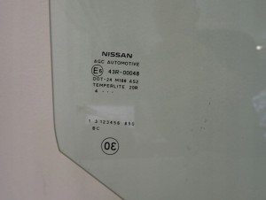 NISSAN PULSAR 14-18 SZYBA TYLNA PRAWA 2/3 MINIATURA