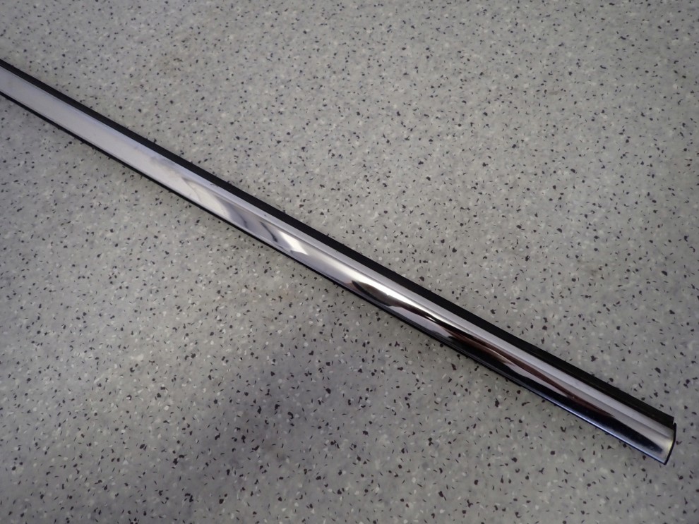 NISSAN PULSAR 14-18 LISTWA TYLNA PRAWA CHROM 4/7