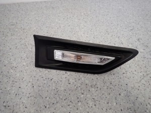 KIA SOUL I 09-11 KIERUNKOWSKAZ NA BŁOTNIK PRAWY POWTÓRZENIE LISTWA 8/8 MINIATURA