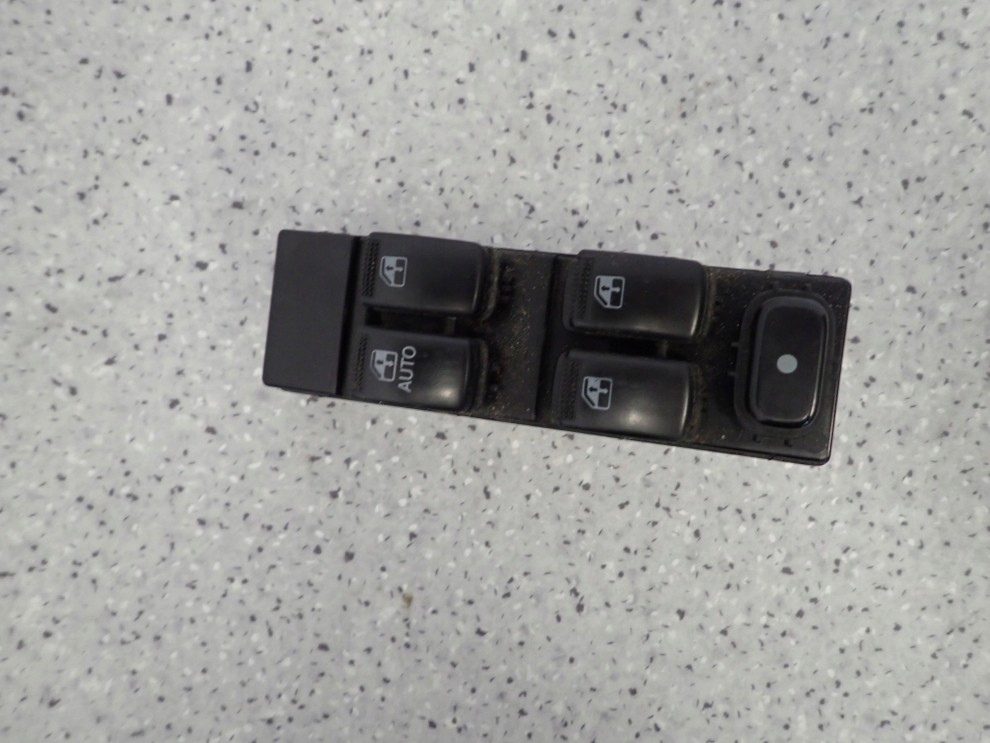 KIA RIO I 01-04 PANEL STEROWANIA SZYB PRZEDNI LEWY 3/6