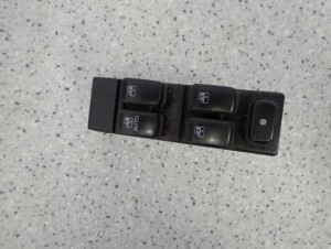 KIA RIO I 01-04 PANEL STEROWANIA SZYB PRZEDNI LEWY 3/6 MINIATURA