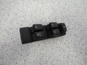 KIA RIO I 01-04 PANEL STEROWANIA SZYB PRZEDNI LEWY 6/6 MINIATURA