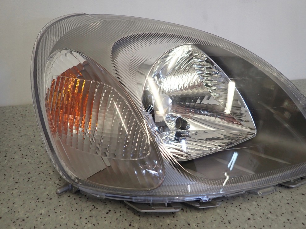 TOYOTA YARIS 99- LAMPA PRZEDNIA PRAWA REFLEKTOR FR 5/15