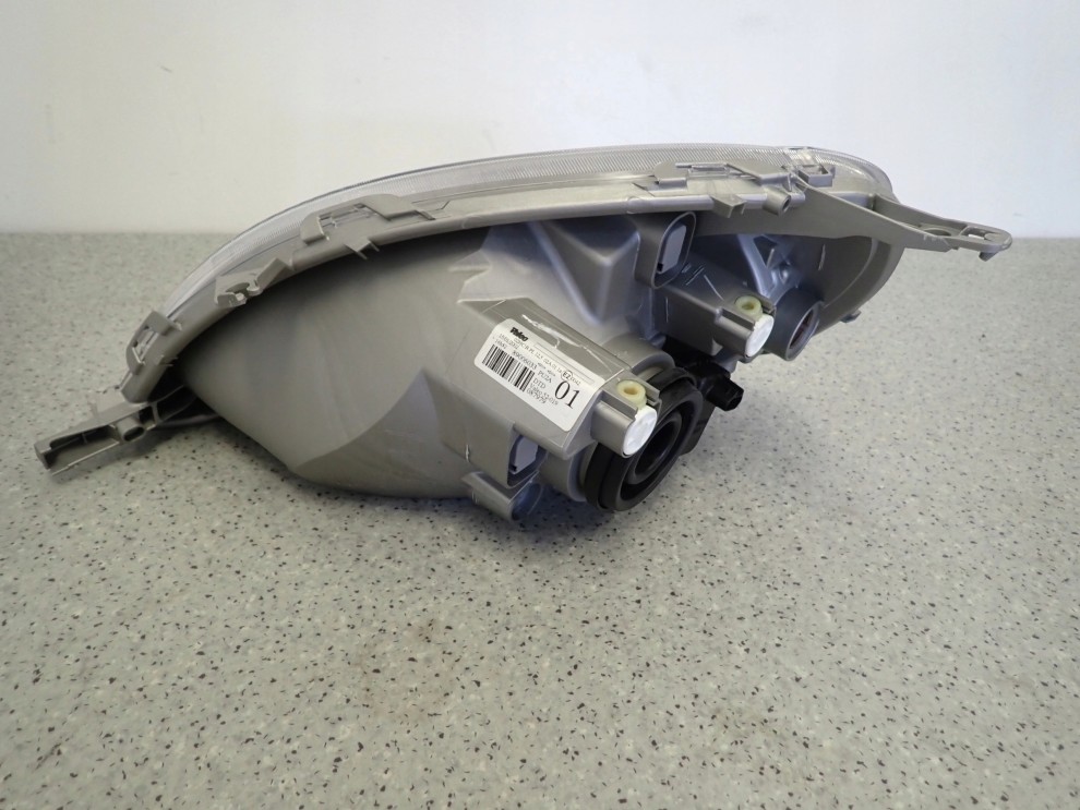 TOYOTA YARIS 99- LAMPA PRZEDNIA PRAWA REFLEKTOR FR 8/15