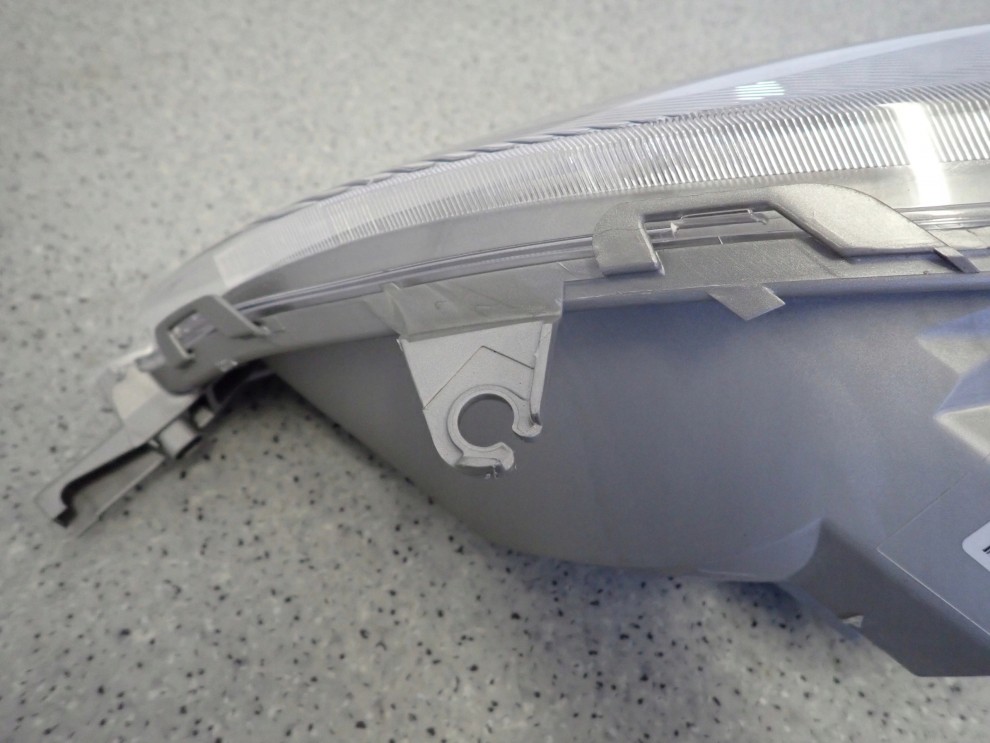 TOYOTA YARIS 99- LAMPA PRZEDNIA PRAWA REFLEKTOR FR 10/15