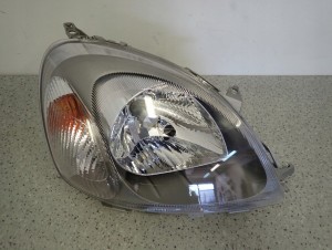 TOYOTA YARIS 99- LAMPA PRZEDNIA PRAWA REFLEKTOR FR 2/15 MINIATURA