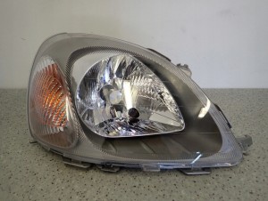TOYOTA YARIS 99- LAMPA PRZEDNIA PRAWA REFLEKTOR FR 3/15 MINIATURA