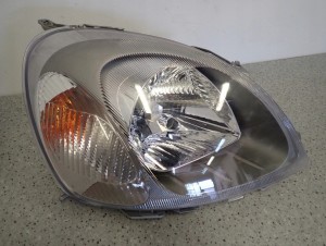 TOYOTA YARIS 99- LAMPA PRZEDNIA PRAWA REFLEKTOR FR 6/15 MINIATURA