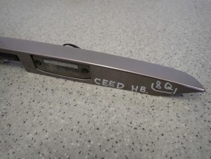 KIA CEED I HB 07-12 LISTWA KLAPY BAGAŻNIKA 8Q 4/12 MINIATURA