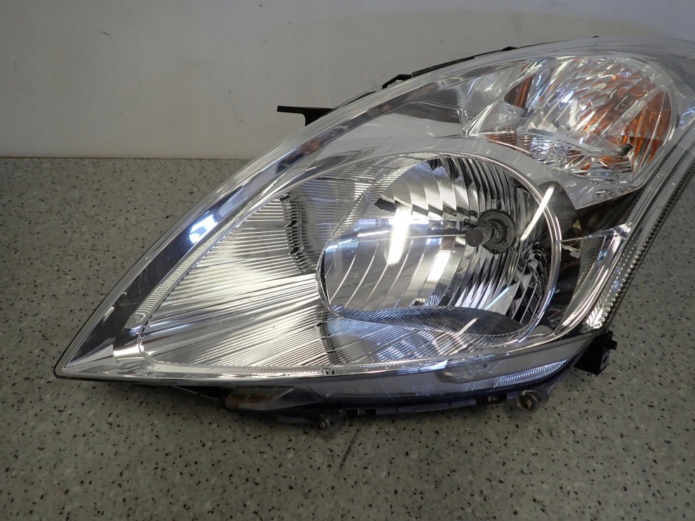 SUZUKI SWIFT MK7 10-16 REFLEKTOR PRZEDNI LEWY LAMPA PRZÓD 3/16