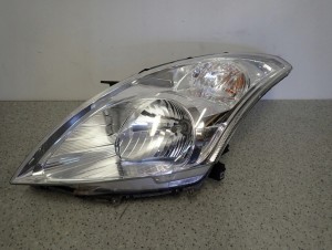 SUZUKI SWIFT MK7 10-16 REFLEKTOR PRZEDNI LEWY LAMPA PRZÓD
