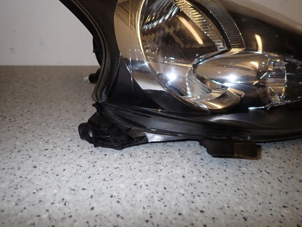 TOYOTA AYGO 06- REFLEKTOR PRAWY LAMPA PRZÓD PRAWA 6/11