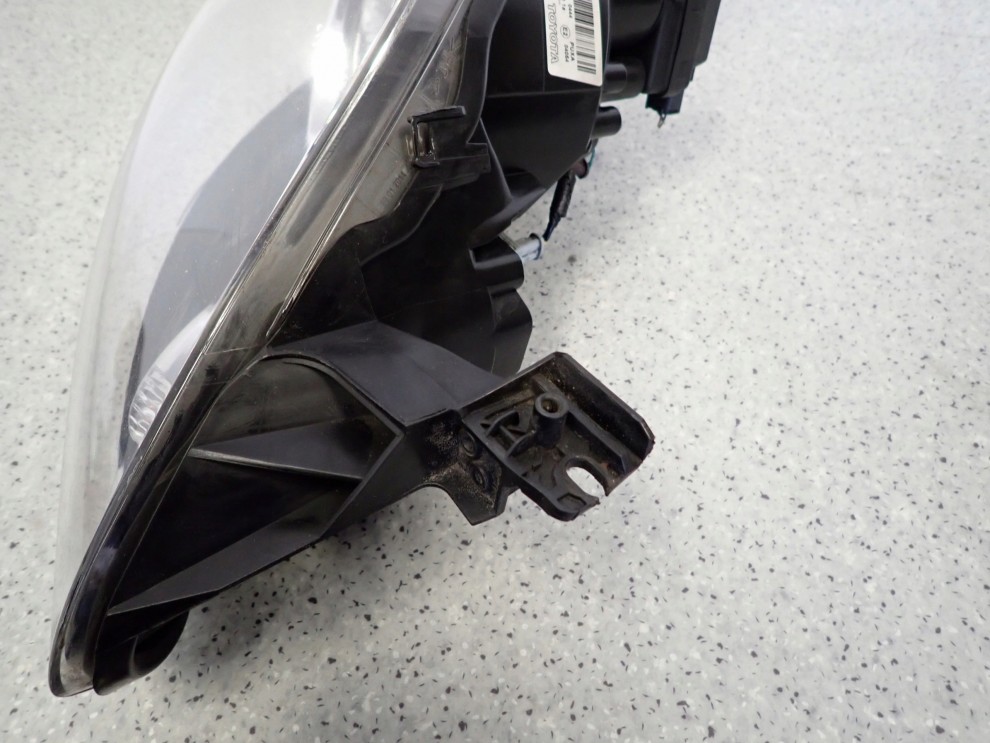 TOYOTA AYGO 06- REFLEKTOR PRAWY LAMPA PRZÓD PRAWA 11/11