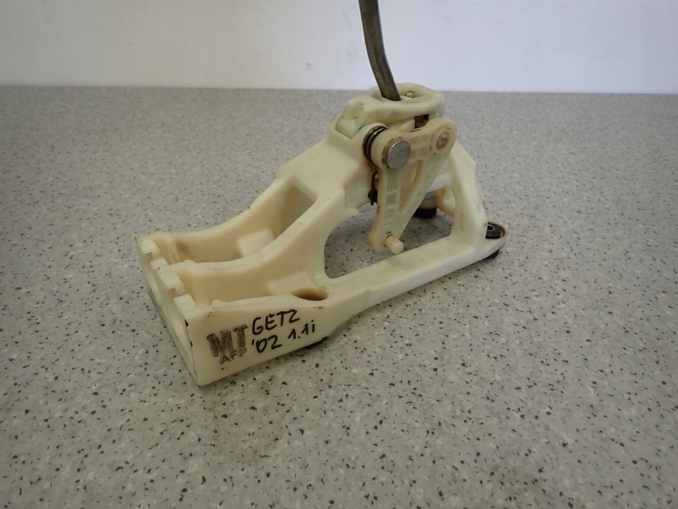 HYUNDAI GETZ 02- 1.1i LEWAREK DŹWIGNIA ZMIANY BIEGÓW 2/5