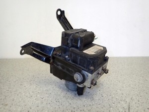 TOYOTA AVENSIS T25 02- POMPA ABS 2/5 MINIATURA