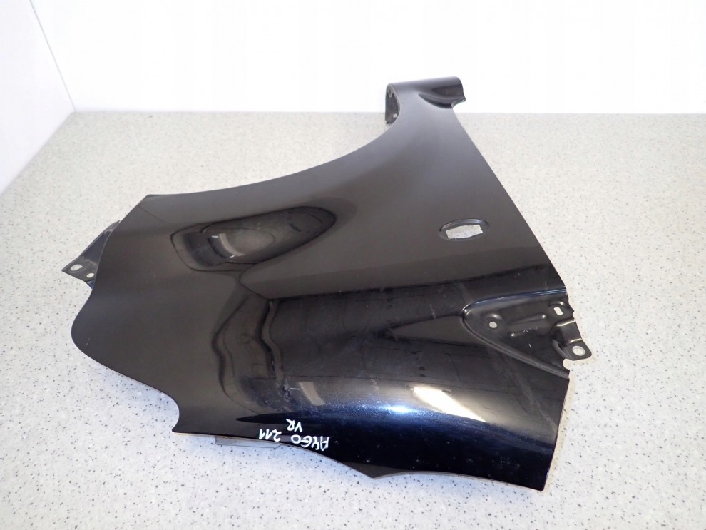 TOYOTA AYGO 05-12 BŁOTNIK PRZEDNI PRAWY Z11 4/12