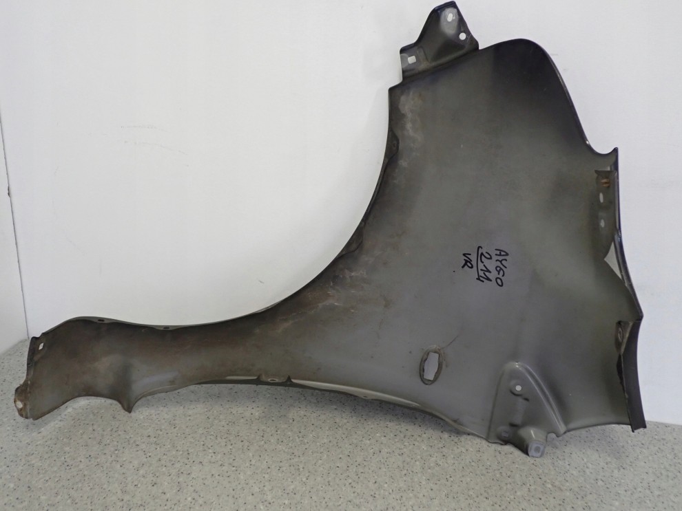 TOYOTA AYGO 05-12 BŁOTNIK PRZEDNI PRAWY Z11 10/12