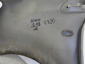 TOYOTA AYGO 05-12 BŁOTNIK PRZEDNI PRAWY Z11 12/12 MINIATURA