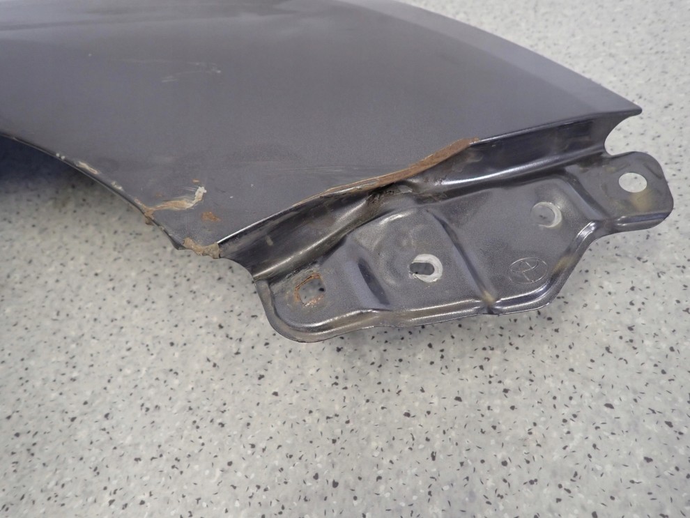 TOYOTA VERSO 09-13 BŁOTNIK PRZEDNI PRAWY 1G3 8/16