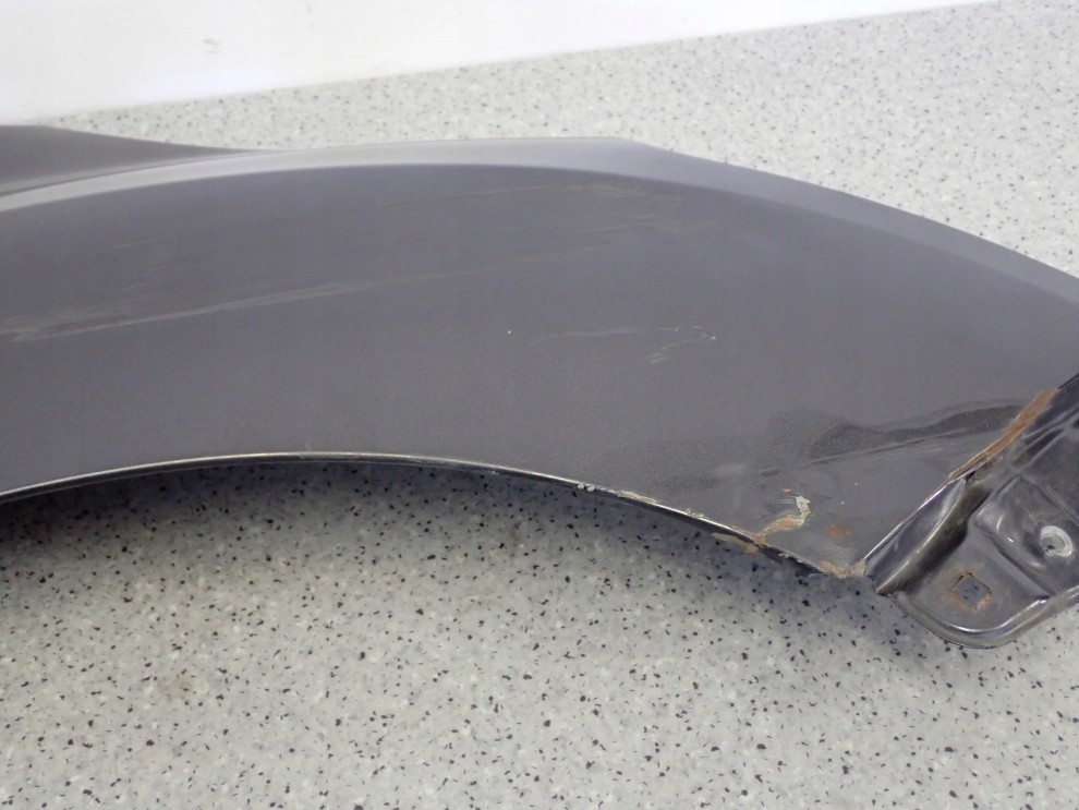 TOYOTA VERSO 09-13 BŁOTNIK PRZEDNI PRAWY 1G3 13/16