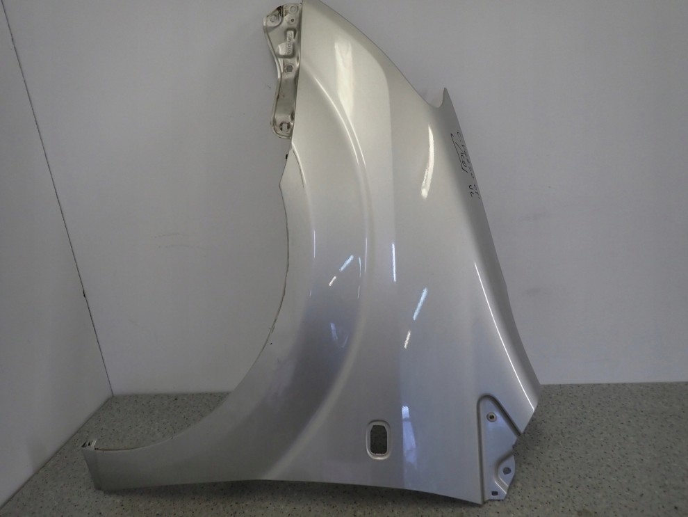 TOYOTA COROLLA VERSO 04-08 BŁOTNIK PRZEDNI LEWY 1C0 1/15