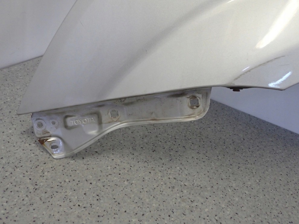 TOYOTA COROLLA VERSO 04-08 BŁOTNIK PRZEDNI LEWY 1C0 5/15