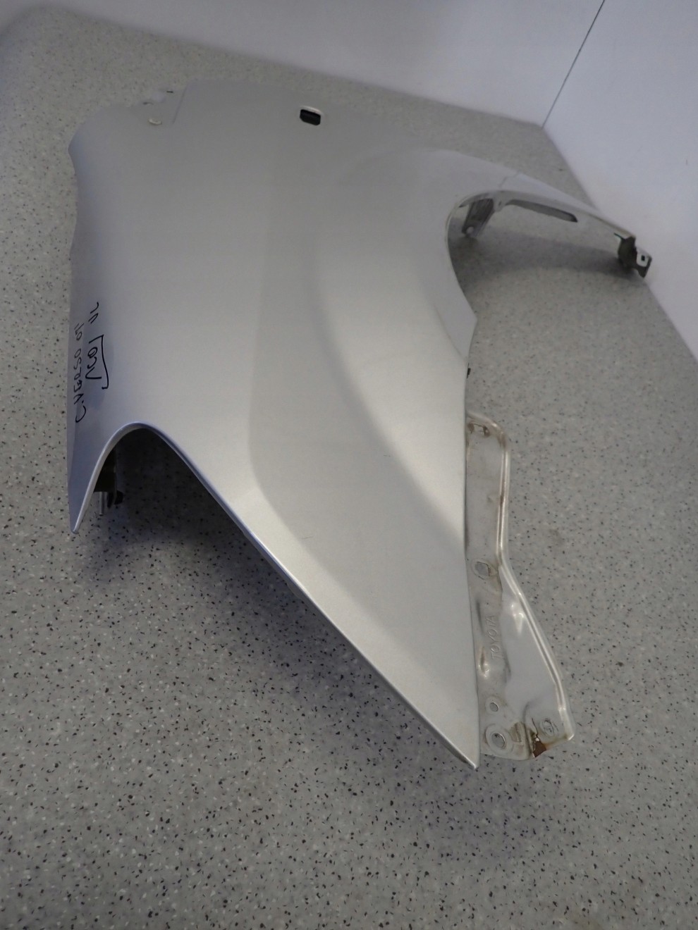 TOYOTA COROLLA VERSO 04-08 BŁOTNIK PRZEDNI LEWY 1C0 7/15