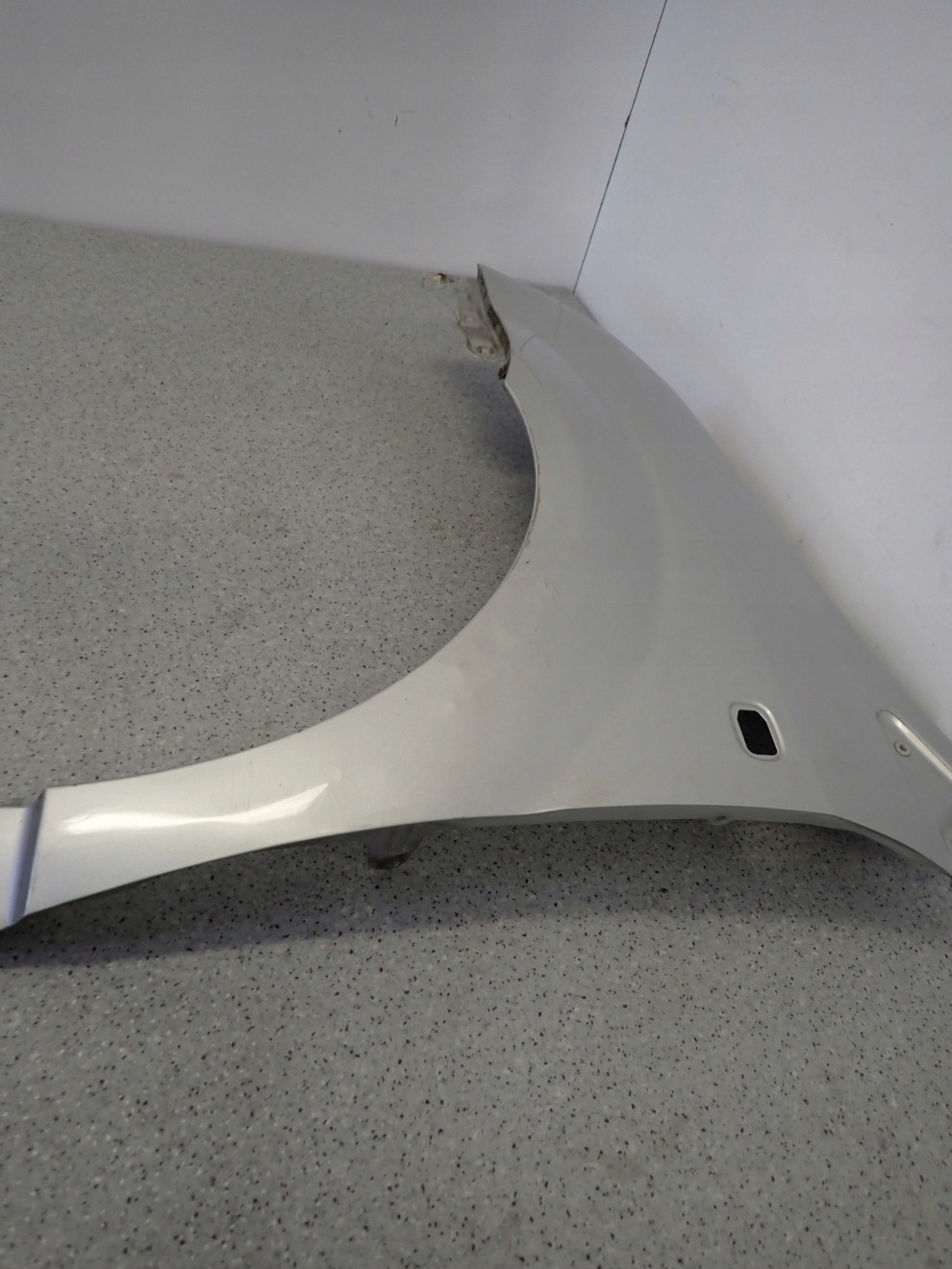 TOYOTA COROLLA VERSO 04-08 BŁOTNIK PRZEDNI LEWY 1C0 9/15