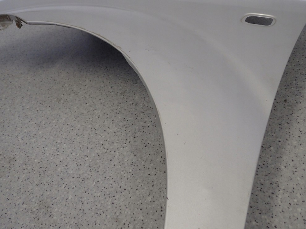 TOYOTA COROLLA VERSO 04-08 BŁOTNIK PRZEDNI LEWY 1C0 10/15