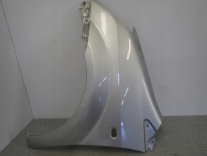 TOYOTA COROLLA VERSO 04-08 BŁOTNIK PRZEDNI LEWY 1C0