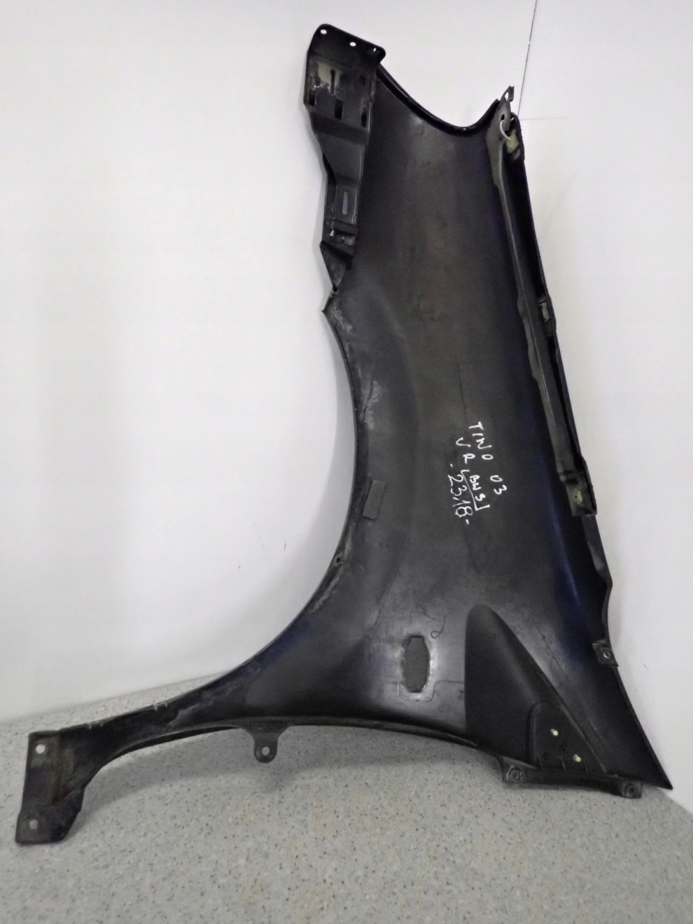 NISSAN ALMERA TINO 00-06 BŁOTNIK PRZEDNI PRAWY BW3 8/8