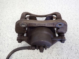 KIA CARENS III 06-11 ZACISK HAMULCOWY PRZEDNI LEWY 3/3 MINIATURA