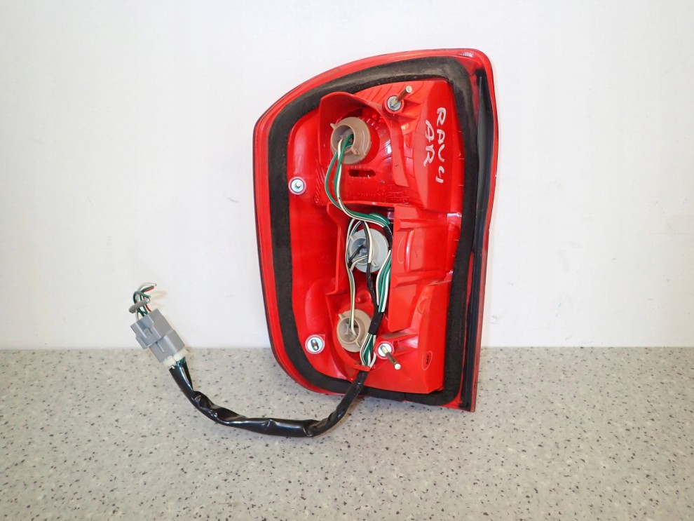TOYOTA RAV4 RAV 4 II 99-02 LAMPA TYLNA PRAWA 6/6