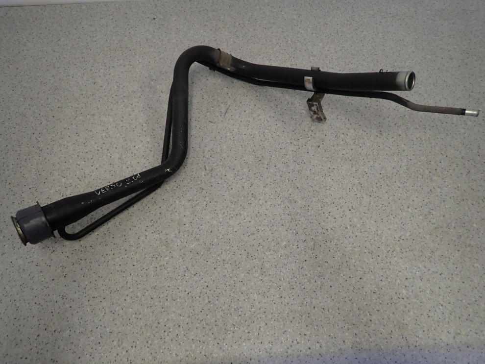 TOYOTA VERSO 09-13 RURA WLEWU PALIWA 4/6