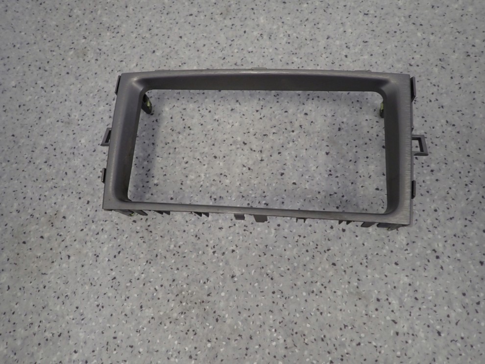 TOYOTA VERSO 09-13 RAMKA RADIA 1/5