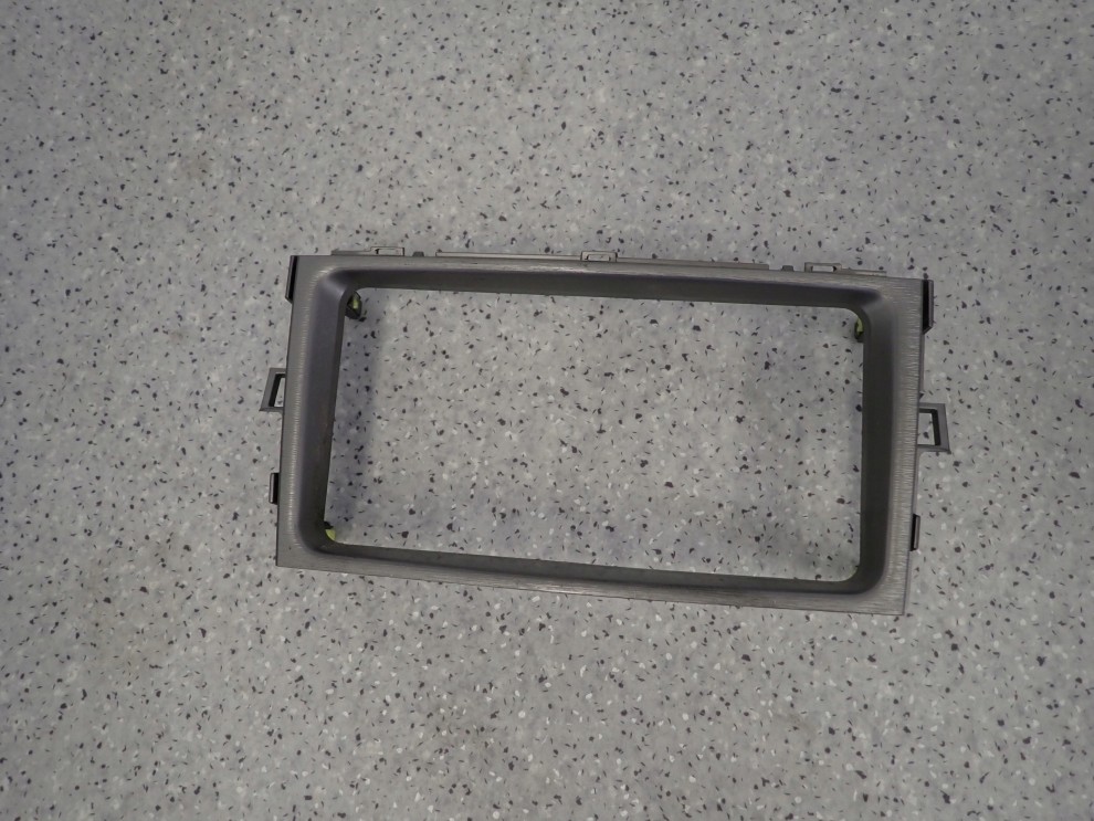 TOYOTA VERSO 09-13 RAMKA RADIA 2/5