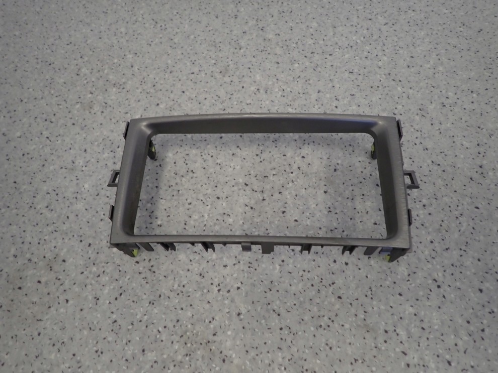 TOYOTA VERSO 09-13 RAMKA RADIA 3/5