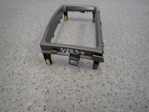 TOYOTA VERSO 09-13 RAMKA RADIA 4/5 MINIATURA