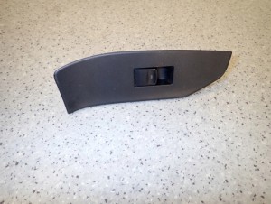 TOYOTA VERSO 09-13 PRZEŁĄCZNIK PANEL STEROWANIA SZYBY PRZEDNI PRAWY
