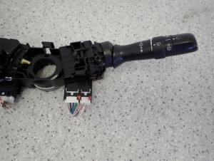 TOYOTA VERSO 09-13 PRZEŁĄCZNIK ZESPOLONY POD KIEROWNICE 2/3 MINIATURA