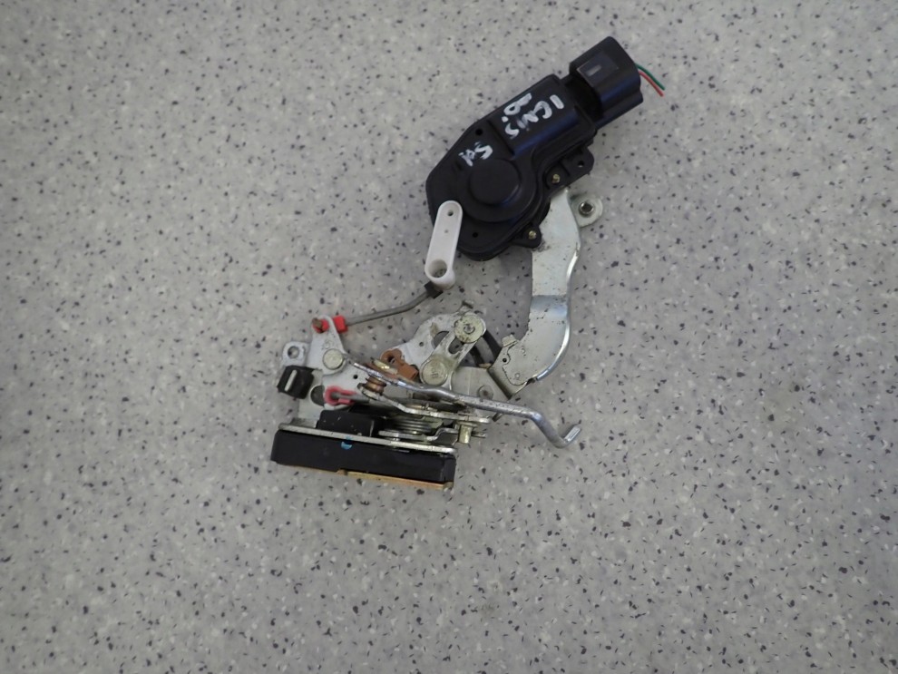 SUZUKI IGNIS 00-03 ZAMEK DRZWI TYLNY LEWY 1/4