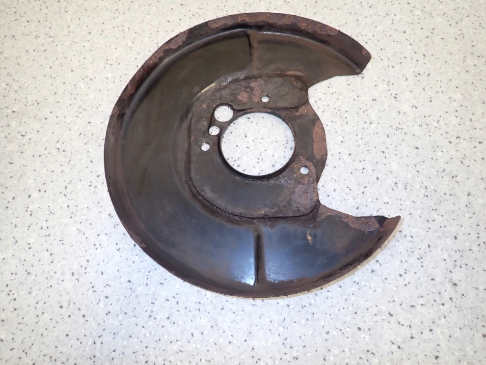 NISSAN ALMERA TINO 00-05 TARCZA KOTWICZNA TYLNA LEWA 2/4