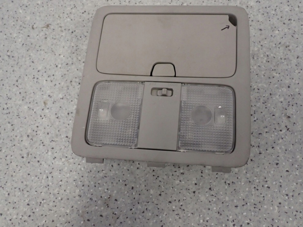 XTRAIL T31 07-14 LAMPKA OŚWIETLENIA KABINY 1/7