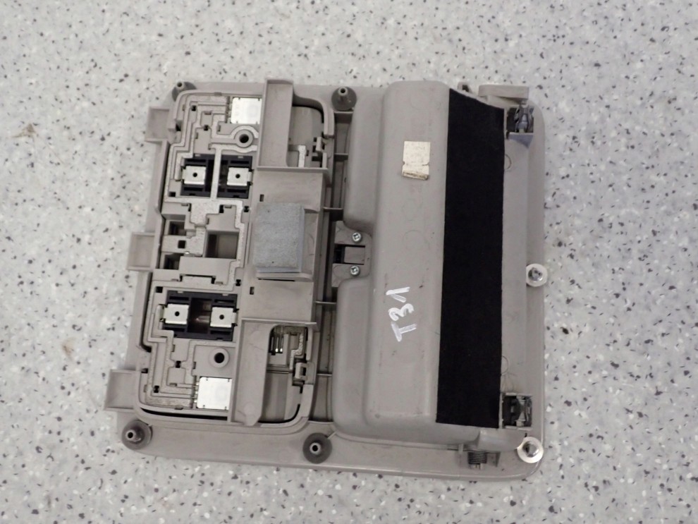 XTRAIL T31 07-14 LAMPKA OŚWIETLENIA KABINY 6/7