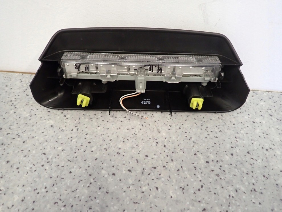 TOYOTA YARIS II 06-11 LAMPKA TRZECI 3 STOP 2/5