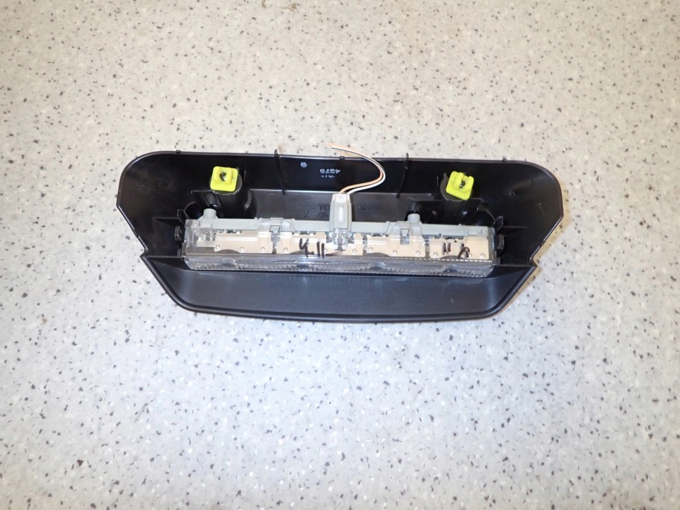 TOYOTA YARIS II 06-11 LAMPKA TRZECI 3 STOP 3/5